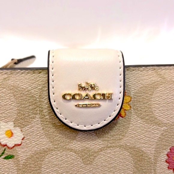 NEW Medium Corner Zip Wallet In Signature Canvas With Nostalgic Ditsy Print - Picture 7 of 11